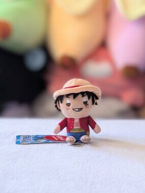 Round 1 Exclusive One Piece 3'' Mini sitting Luffy Plush Keychain